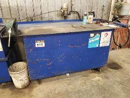 Réservoir huile avec pompe +étau (vide)