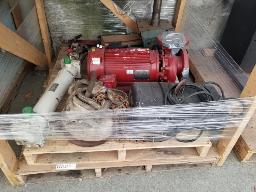 Lot varié: Refroidisseur D'huile ( Oil Cooler ), Gearbox, Pompe à Eau 15 Hp, Palan 1 Tns 230V 3Phs, 3 Cylindres Hydrauliques + ...