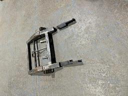 Lot varié: ATTACHE RAPIDE 3 POINTES, Scie Mécanique, Lumières 120/347, Boîtier pour test Audio, Séparateur d'eau Compresseur, ...