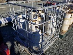 4 réservoirs propane pleine + 1 vide pour chariot élévateur + cage