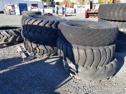 12 pneus variés pour véhicules lourds