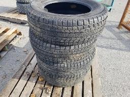 YOKOHAMA ICE GUARD 4 pneus d'hiver 215/65R16