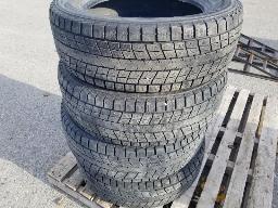 DUNLOP WINTERMAXX SJ8 - 4 pneus d'hiver  225/60R17