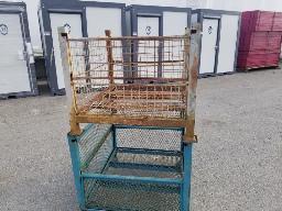 2 Cages en métal 34''x41''x30''