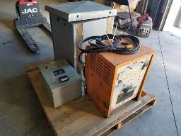 3 chargeurs à batterie 47 volts et 26-28 volts