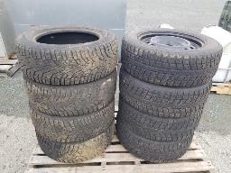 TOYO 4 pneus d'hiver P215/60R16 avec jante 5x114.3 + 4 pneus d'hiver GISLAVED FROST NORD 4 pneus d'hiver