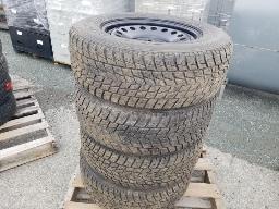 TOYO OBSERVE G02 4 pneus d'hiver P245/70R17 + Jantes GMC 1500 6x139.7