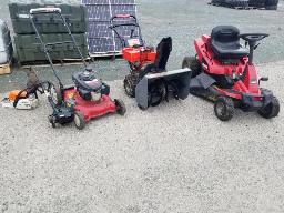 Tracteur a gazon + souffleuse + tondeuse + coupe bordure + scie a chaine