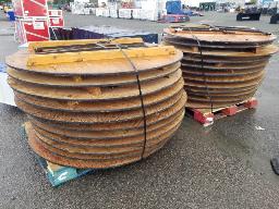 Lot d'environ 23 tables ronde de 5' en bois