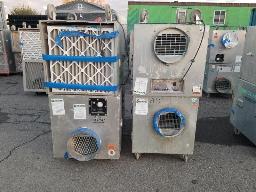 4 dépoussiéreurs industriel sur roulette 110V