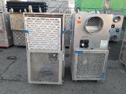 4 dépoussiéreurs industriel sur roulette 110V