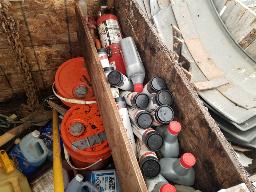 Lot tubes de graisse + prestone diesel + lave vitre et +