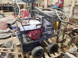 Laveuse a pression a eau chaude diesel moteur a essence