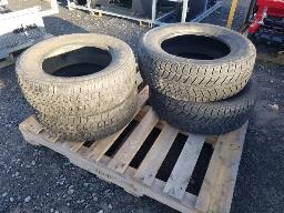 2 pneus d'hiver UNIROYALE TIGER PAW 215/65R16 + 2 Pneus d'hiver UNIROYALE TIGER RAW 205/65R16