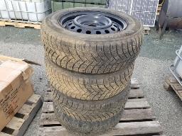 MICHELIN X-ICE SNOW 4 pneus d'hiver P1195/65R15 avec jantes 5x100