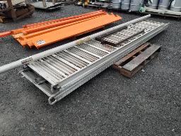 2  rampes en aluminium pour camion, 1 poteau en aluminium