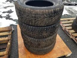 SAILUM ICE BLAZE 4 Pneus d'hiver 225/65R16 Clouté