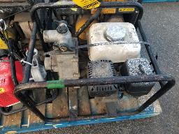 2 pompes à eau à essence