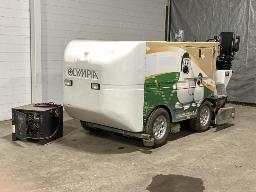 2009, OLYMPIA ICEBEAR, SURFACEUSE À GLACE  4 X 4  ÉLECTRIQUE, AVEC CHARGEUR