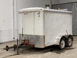 2015, ATLAS AU610TA2, REMORQUE FERMÉE 2 ESSIEUX, LAVEUSE À PRESSION SANS AUCUNE CLÉ