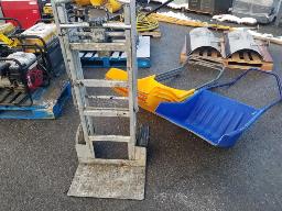 4 Pelles a neige + 1 diable multi fonction