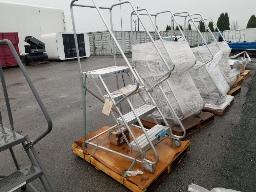 Escabeau 4 marches sur roulettes