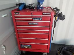 Coffre a outil avec outils vari&eacute;s