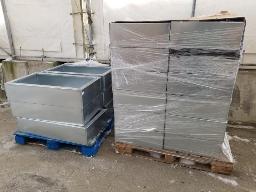 Environ 18 boitiers en m&eacute;tal 36