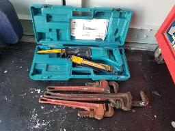 MAKITA Scie va et vient  + 3 pipe wrench