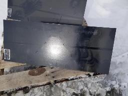 Plaque montage attelage pour skid steer