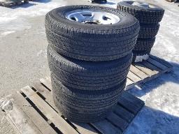 4 Pneus d'&eacute;t&eacute; TOYO OPEN COUNTRY 245/75R16