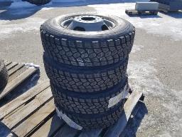 4 Pneus BLIZZARK BRIDGESTONE traction LT225/75R16, 10 plis avec jantes