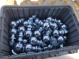 Environ 33 boules de remorque 2'' neuves