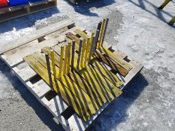 Lot de pattes de cl&ocirc;ture de chantier