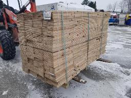 Environ 800 pieds carr&eacute;s de bois franc -&eacute;rable argent&eacute; 4''1/4