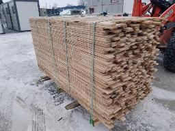 Environ 1040 pieds carr&eacute;s de bois franc -merisier horizon 2''1/4