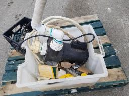 1 pompe &agrave; piscine et 1 pompe vacuum SUPERVAC 360