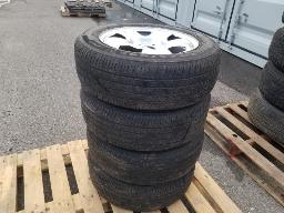 FIRESTONE 4 pneus d'&eacute;t&eacute; P205/60R16 avec jantes 5x114.3