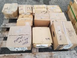 Lot de caisse de bolts neuves- grandeurs vari&eacute;s