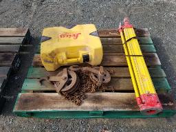 LEICA Laser de chantier RUDBY 610- pied + 2 palans manuel