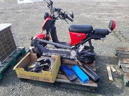 Scooter marque NIU SPORT sans batterie + trotinette CUNFON + 3 batteries, tous pour pi&egrave;ces