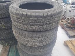 4 pneus d'hiver DUNLOP WINTERMAX 235/55R19