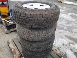 GOODYEAR WRANGLER SR-A 4 pneus d'&eacute;t&eacute; P265/70/R17 avec roues Ford F-150