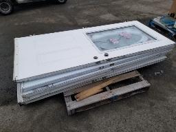 5 portes ext&eacute;rieurs en acier- grandeurs vari&eacute;es