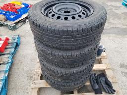 YOKOHAMA 4 pneus d'&eacute;t&eacute; P195/65R15 avec roues Toyota Corolla