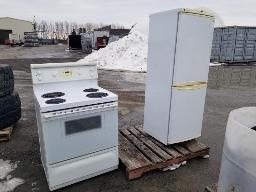 1 R&eacute;frig&eacute;rateur LG 24 pouces avec une cuisini&egrave;re MOFFAT