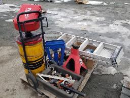 Lot d'outils et &eacute;quipement de garage