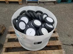 100 roues de plastique 6 1/4"