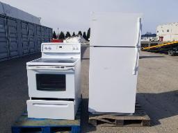 R&eacute;frig&eacute;rateur et cuisini&egrave;re de marque FRIGIDAIRE