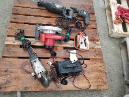 Lot d'outils &eacute;lectriques